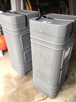 Mobile storage containers