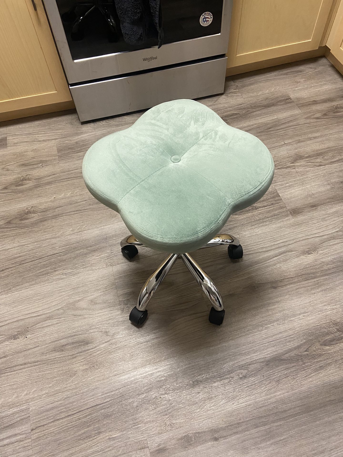 Vanity Rolling Chair