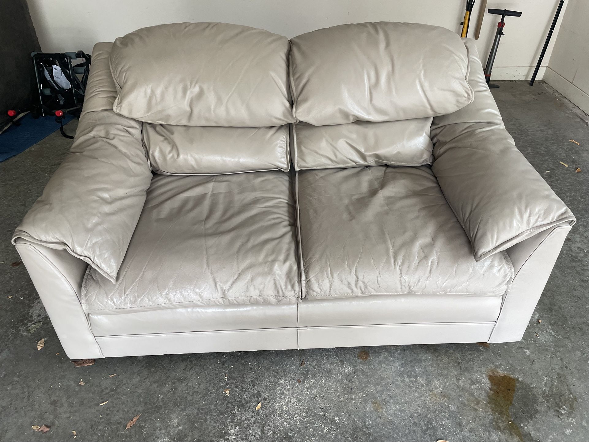 Robb & Stuckey Full Leather Loveseat