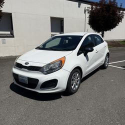 2013 KIA RIO 5-DOOR LX
