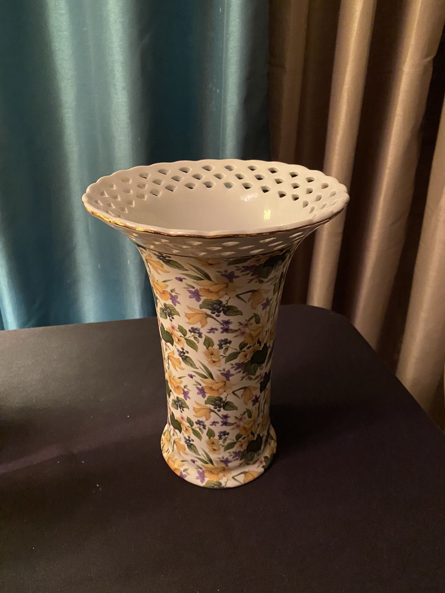 Flower vase