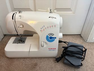 Singer Sewing Machine, Model Featherweight II 118