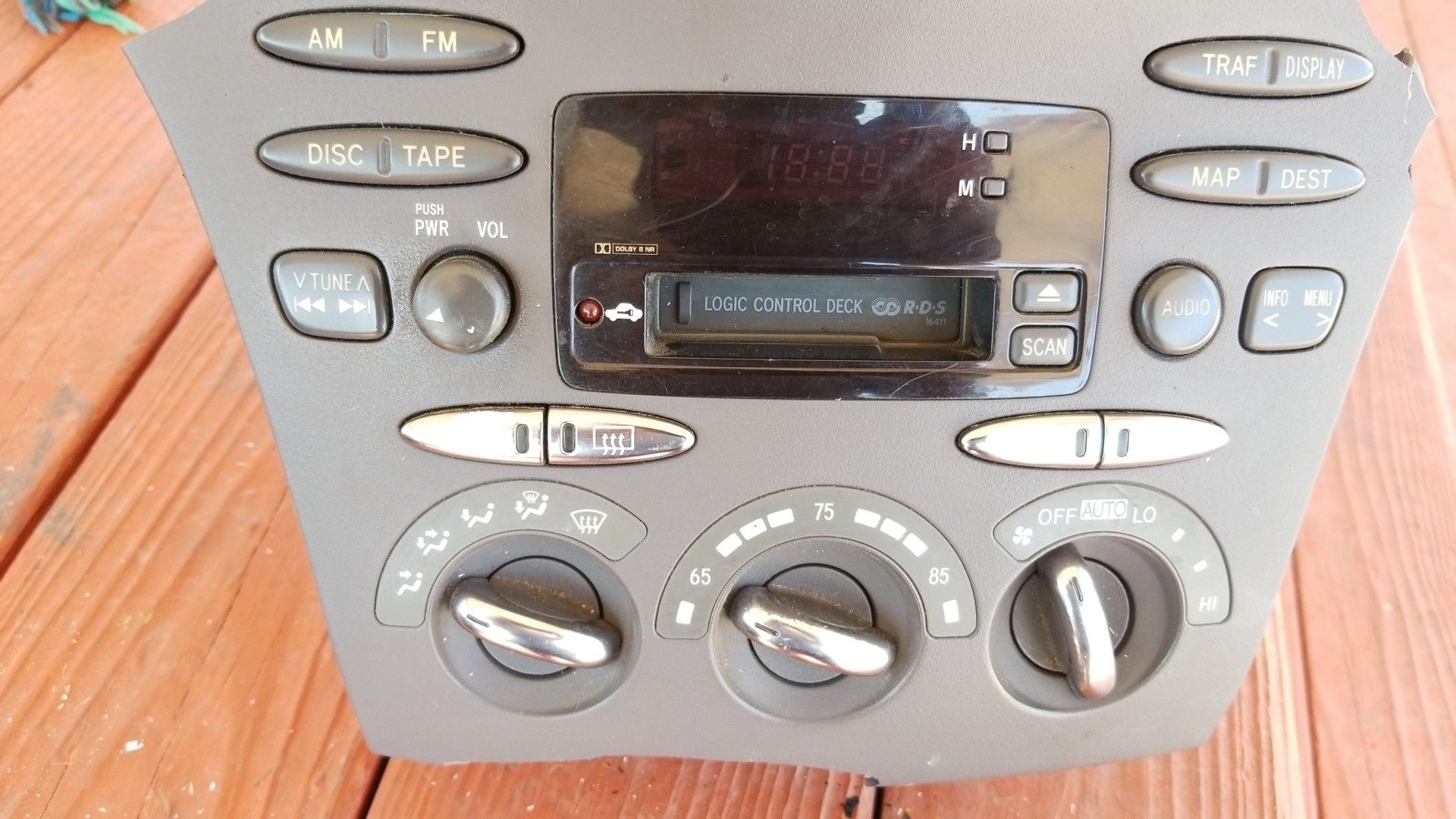 01 to 03 Toyota Prius Stock Radio