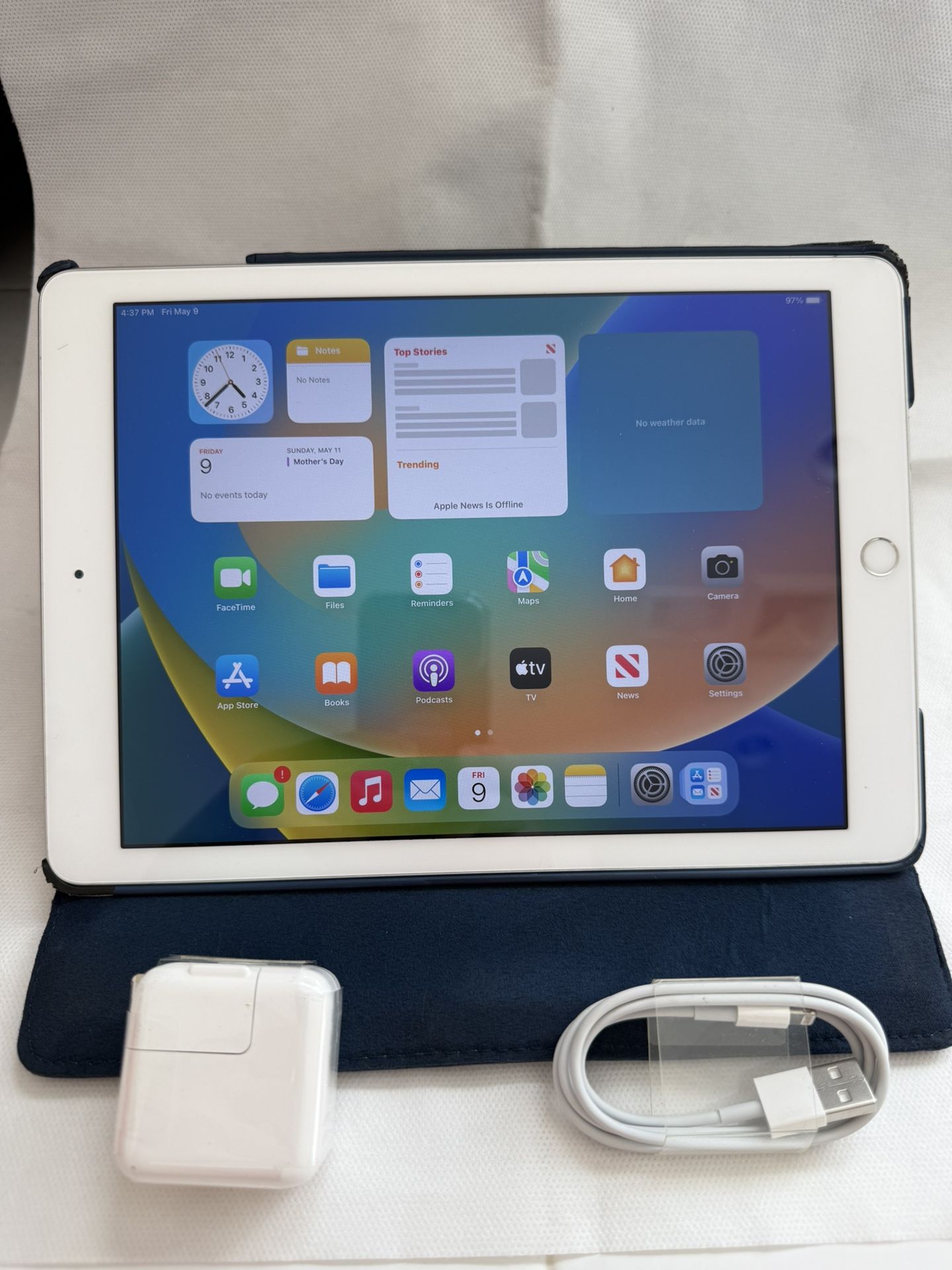 Apple iPad 5th Gen, Fingerprint Touch ID, Cable & Charger, A1822 (5th Generation iPad Air Tablet)