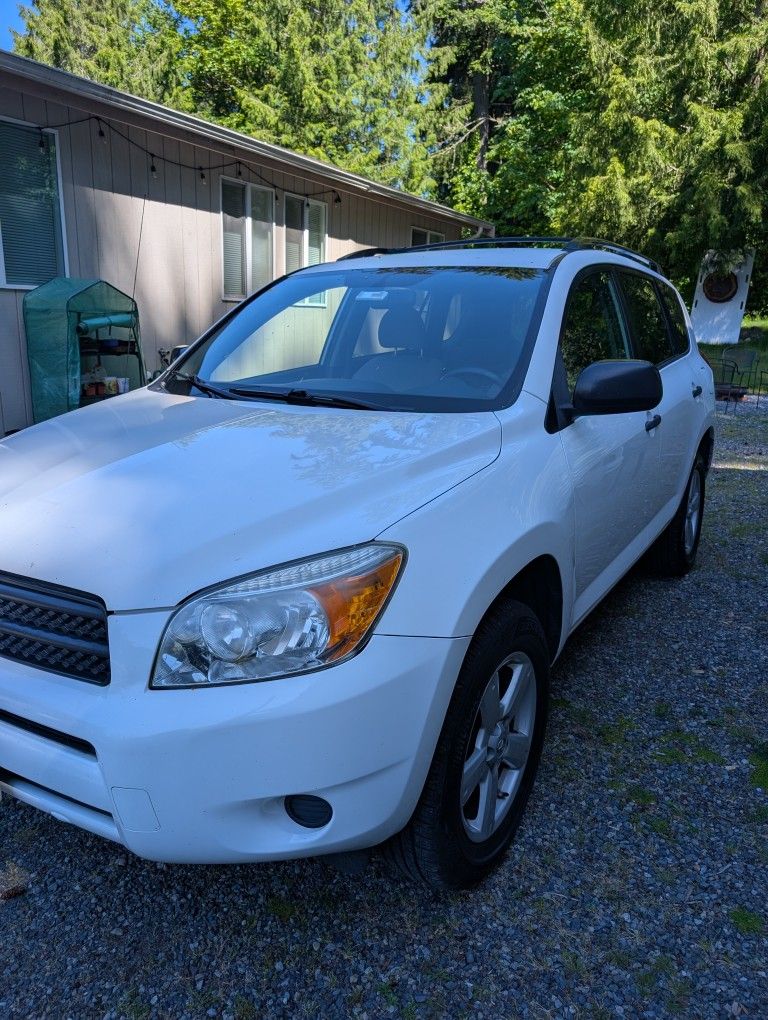 2008 Toyota Rav4 with 4 Wheel Drive and 2" Hitch