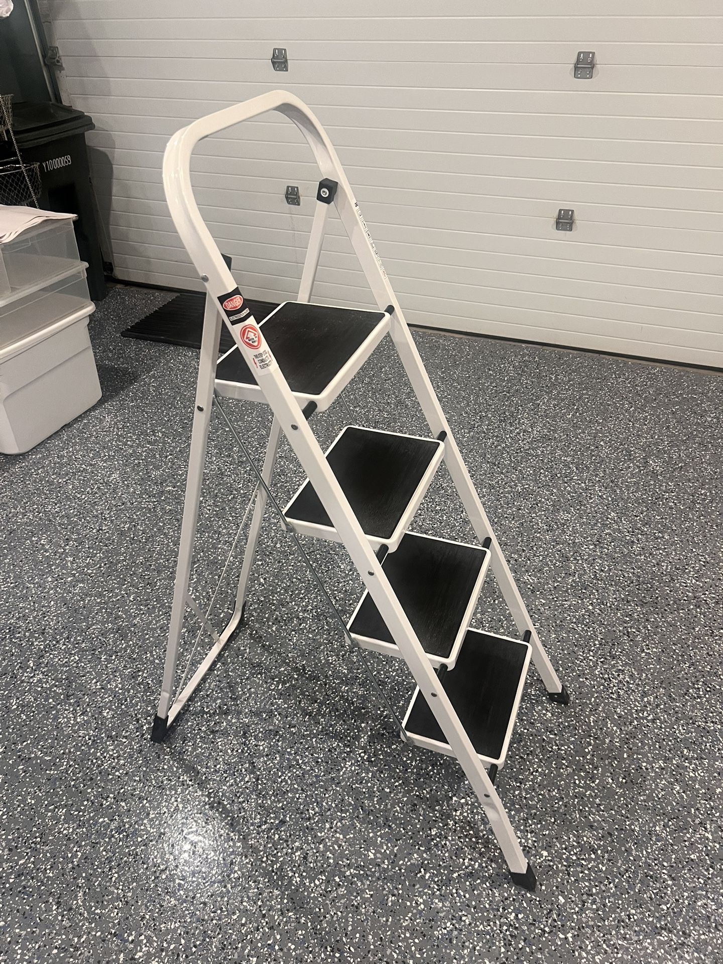 Delxo LIKE NEW 4 -Step Safety Ladder ($77msrp)