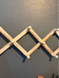 Adjustable wall decor