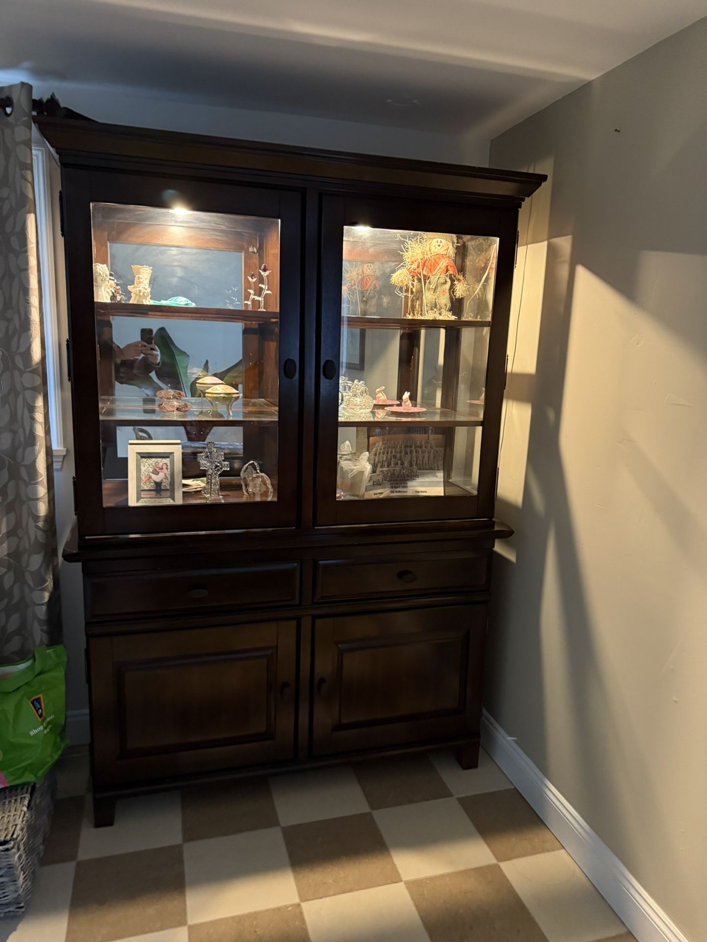 Hutch / China Cabinet