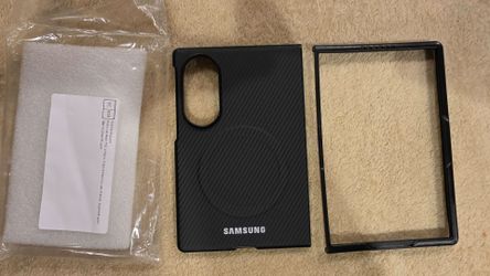 Samsung Galaxy Fold 8 black case.