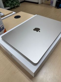 MacBook Air 15 inch M4 2025 16 GB Ram 512 SSD desert Gold