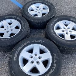 17” Jeep Commander Wrangler Grand Cherokee Set Of 4 Rims Wheels Tires 