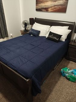 Queen Size Bedroom Set w. Mattress & Box Spring