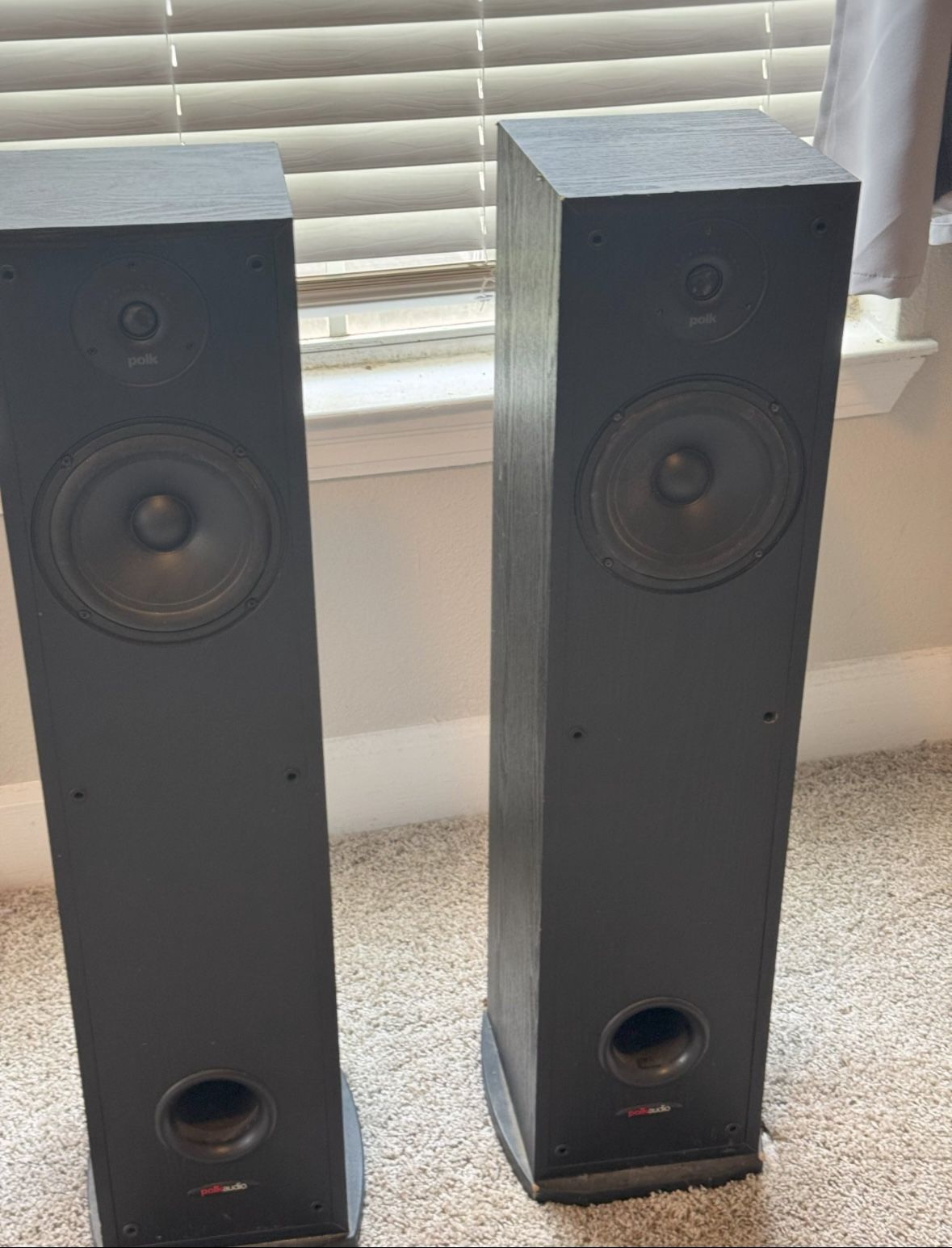 Polk R30 Audio Speakers