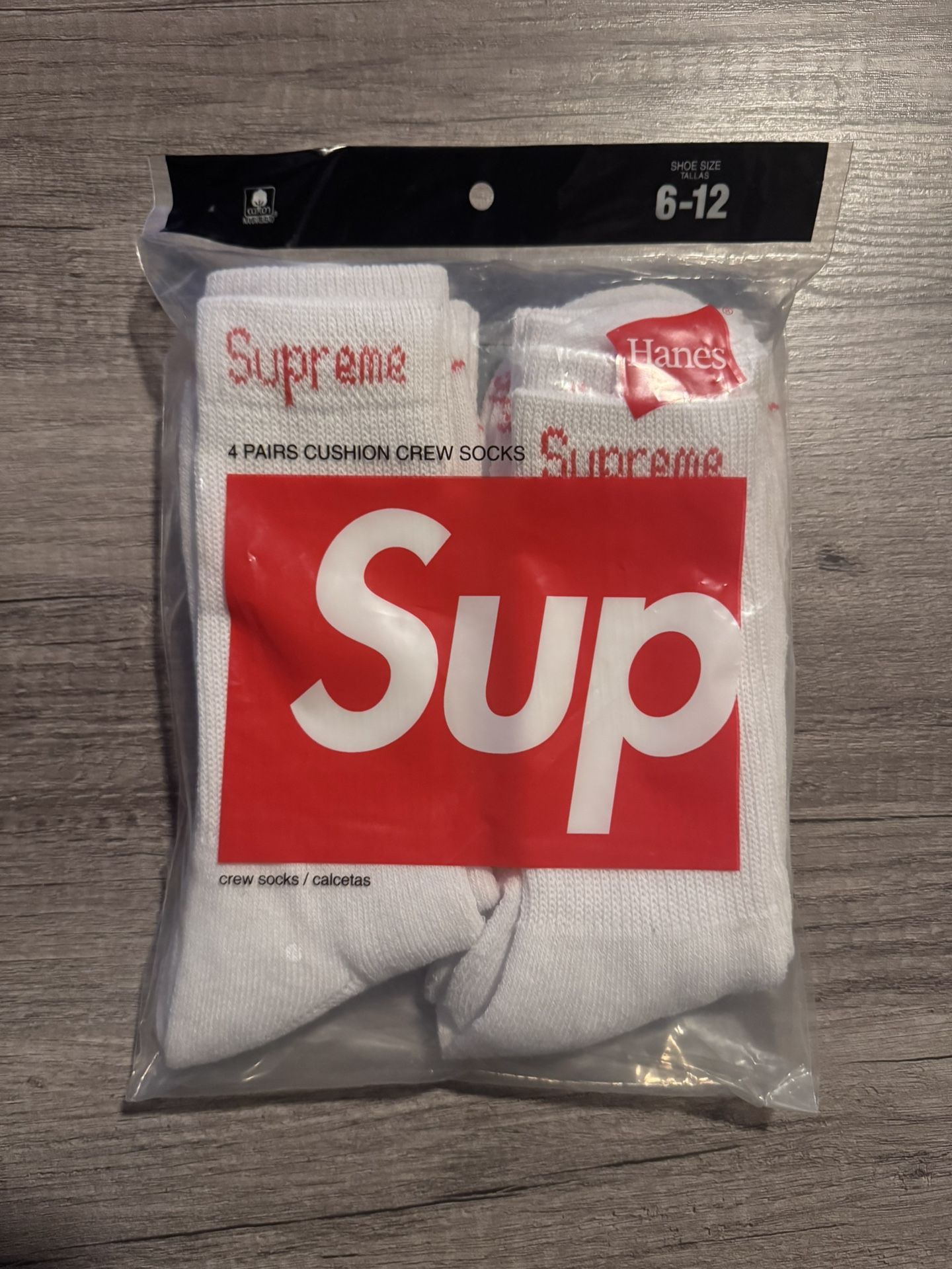 Supreme x Hanes Crew Socks (4-Pack)