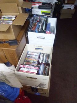 400 USED AND IN GOOD CODITION DVD MOVIES NO CHOSING OR PICKING SOLD AS iS  MOVIES ARE IN GOOD FAIR CONDITION 