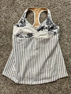 Lululemon tank with shelf bra size 8 