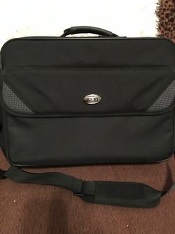 Icon Laptop Case - Medium - Like New !
