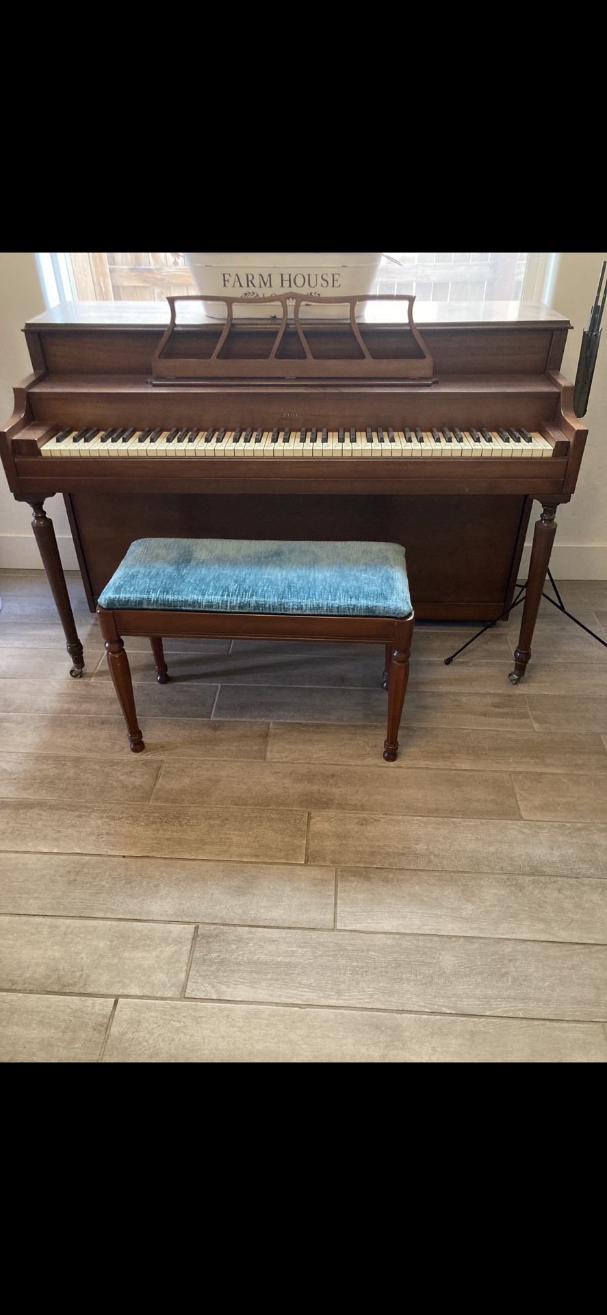 NICE PIANO W/ BENCH - EXCELLENT SHAPE! $5.00