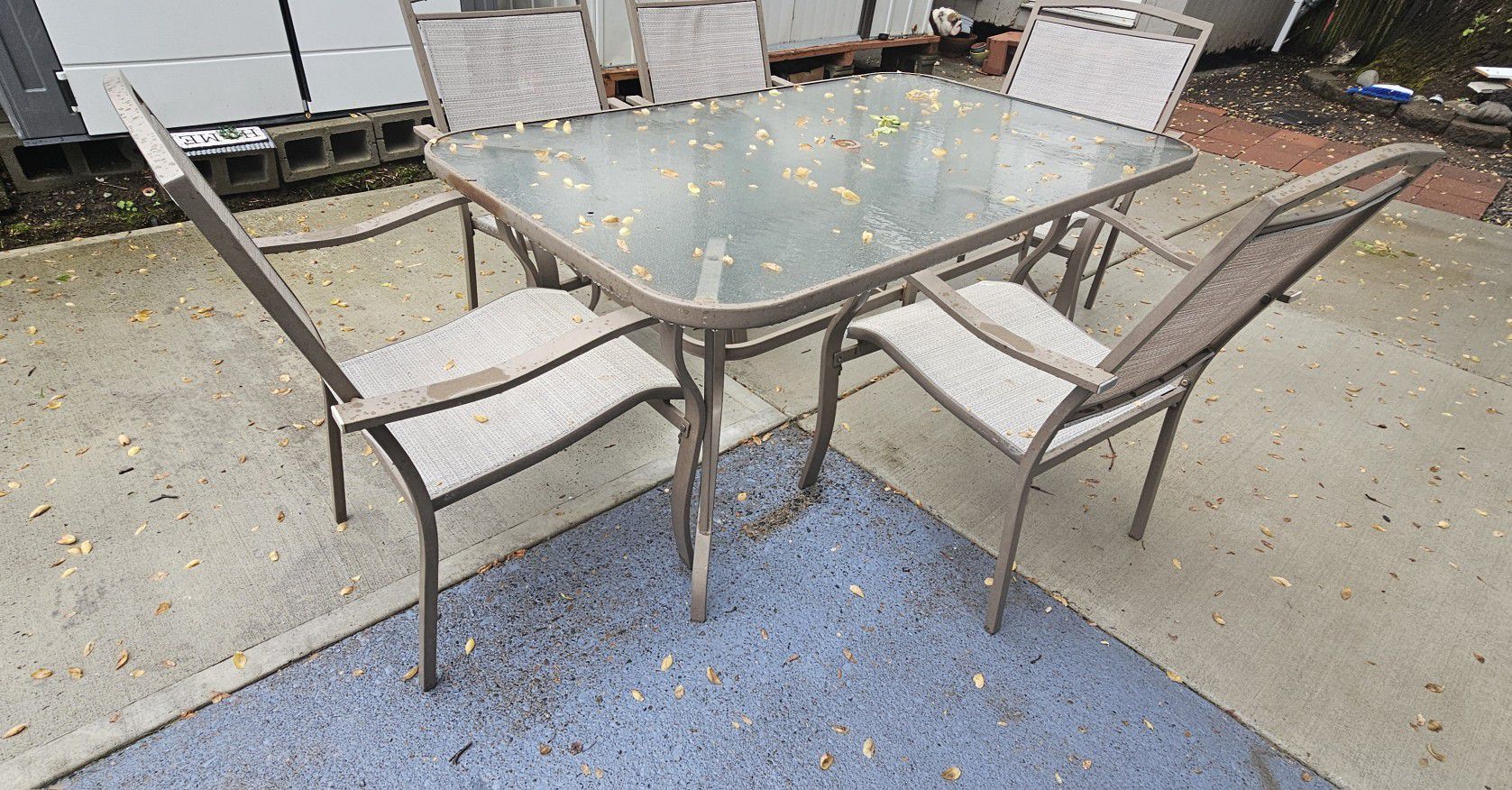 Patio Table & 5 Chairs