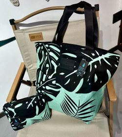 SPLASH PROOF BEACH BAGS! Tote Green/Black ONLY