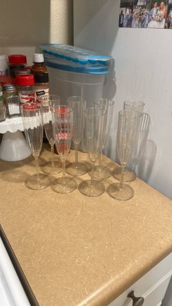 Gold glitter plastic champagne glasses (8 count )