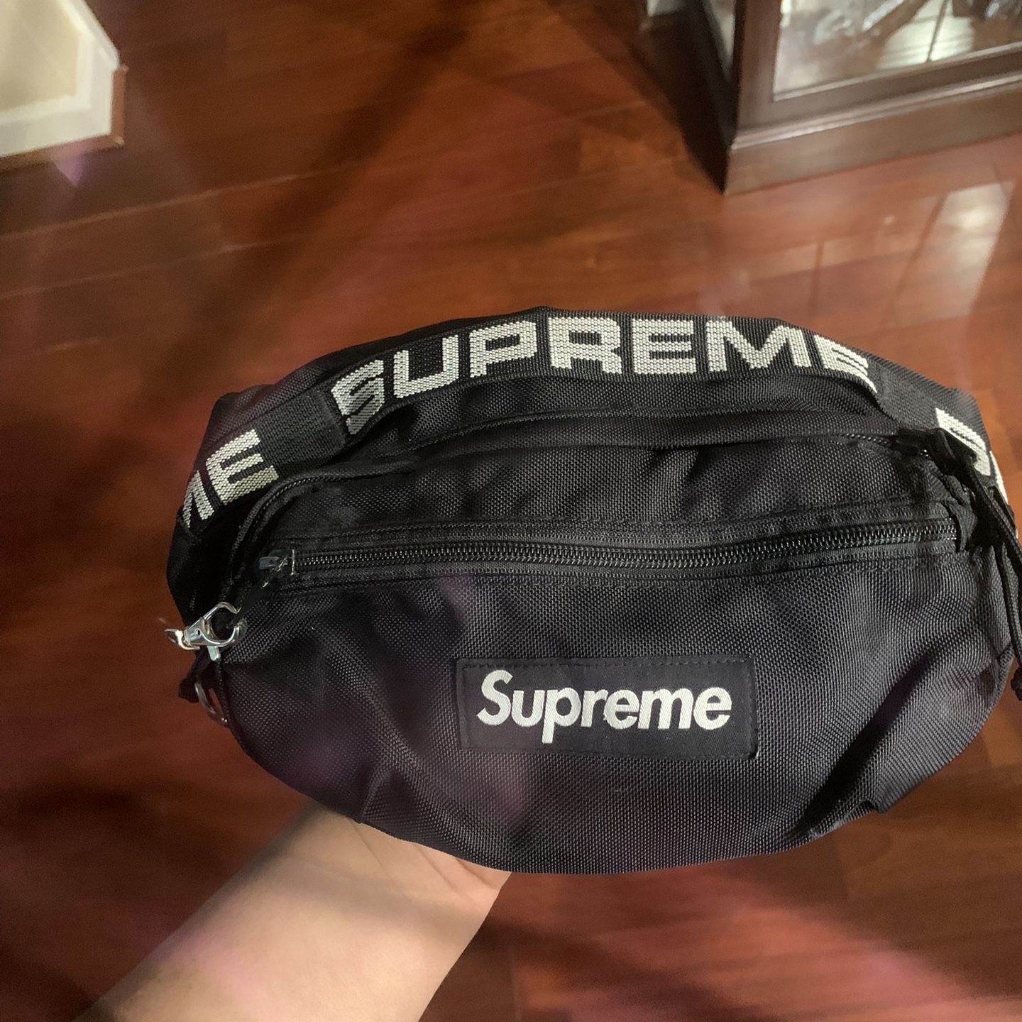 Supreme SS18 Waist Bag Red for Sale in Stuyvsnt Plz, NY - OfferUp