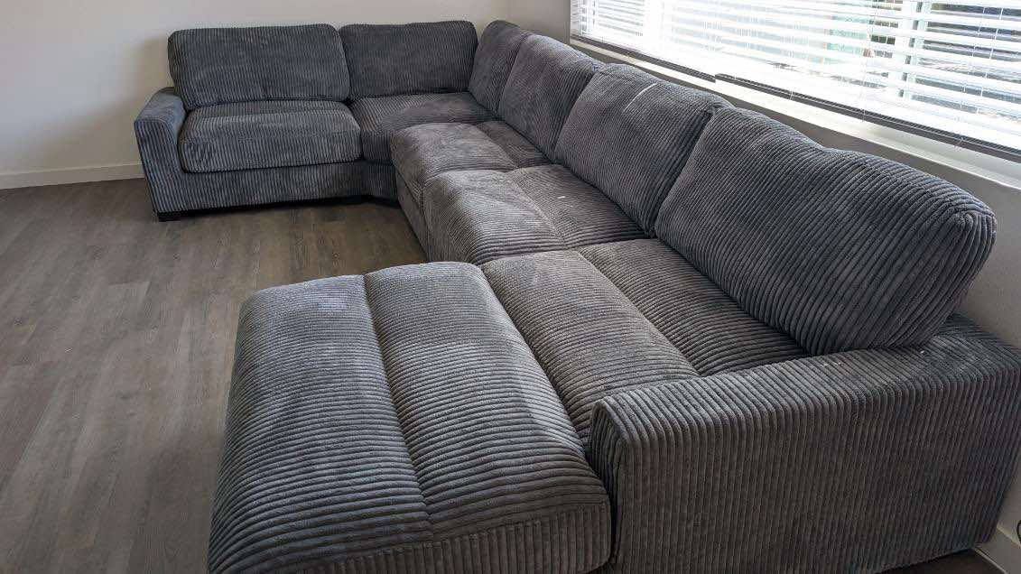 New 5 Piece Modular Sectional Couch! Includes Free Delivery 🚚! Free Assembly!