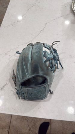 Blue Rawlings glove