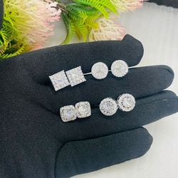 Diamond stud earrings 