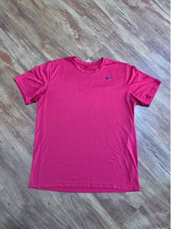 Nike Men’s XL Red Sportswear Essential Crew Neck T-Shirt Casual Short Sleeve