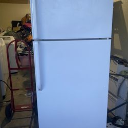GE White Freeze On Top Refrigerator 