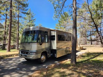 2006 Winnebago Adventurer 35ft Class A