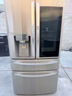 French door refrigerator LG