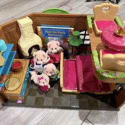 Lil Woodzeez Restaurant With Pig Family 