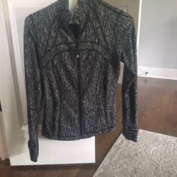 Lululemon fine jacket size 8