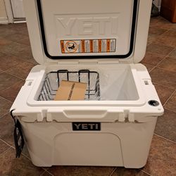 Yeti Tundra 35 brand new never used