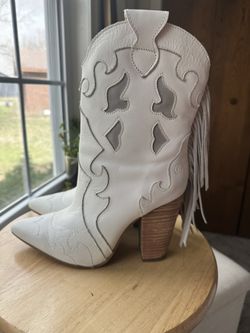 Dingo Red lady Night White Boots Size 7.5w (like6.5)