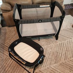 Graco Pack n Play w/ Bassinet & Changing Table