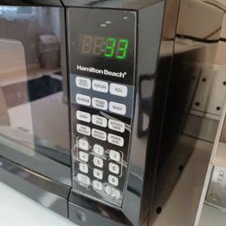 Microwave  GOOD CONDITION $ 29. 75