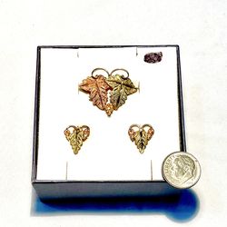 Vintage never worn  14 karat gold leaf designed earrings with matching gold broach pin weighs 4 grams