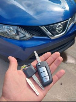 Car Keys And Remotes  / Llaves De Carro Y Controlles