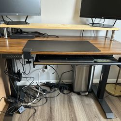 Adjustable Standing Desk w/keyboard tray