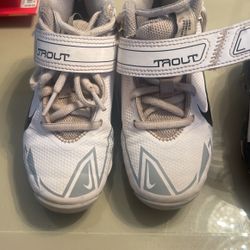 Boys Trout baseball Cleats