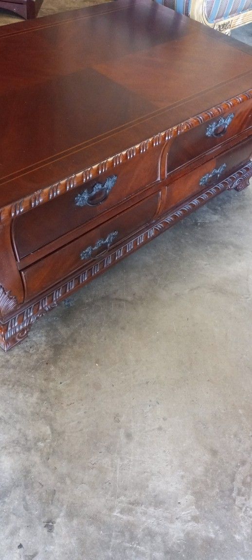 Very Nice Coffee Table By Broyhill