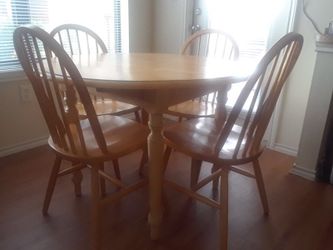 Dining table for sale!!!