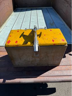 1947-55 GMC truck rocket hood emblem