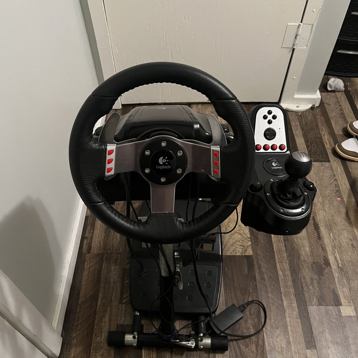 The Logitech G27 is a racing wheel. It supports Playstation4,PlayStation 3,  PlayStation 2 and PC for Sale in Las Cruces, NM - OfferUp