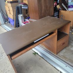 Solid Desk With Detachable Hutch