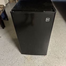 Great RFR321-B-Black-COM RFR321 Single Mini Refrigerator-Freezer Compartment-Adjust...