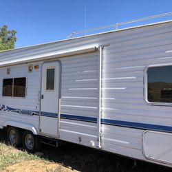 2003 WEEKEND WARRIOR 26'TOY HAULER